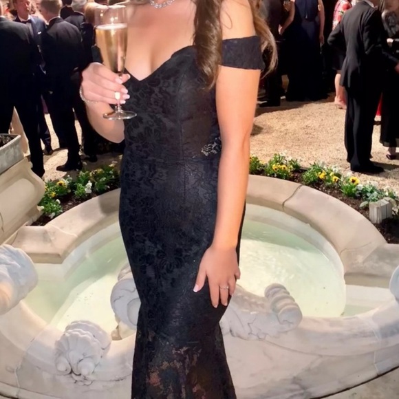 XSCAPE Dress Size 4 Black Allover Lace Off The Shoulder Midi Hi-Low - Picture 6 of 7